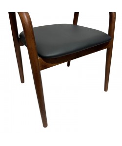 Πολυθρόνα Hogie pakoworld rubberwood σε καφέ απόχρωση με μαύρο pu μαξιλάρι 61x60x76εκ