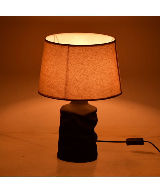 Επιτραπέζιο φωτιστικό Wabbi Inart Ε27 κεραμικό σε μαύρο-μπεζ απόχρωση Φ28x41εκ