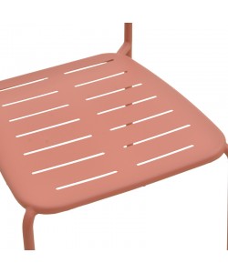 Καρέκλα Deraby pakoworld στοιβαζόμενη terracotta μέταλλο 52.5x45.5x83εκ